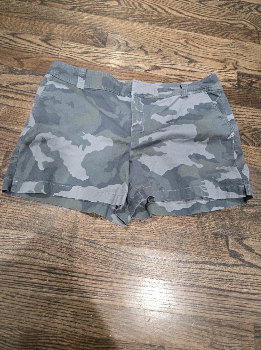 New York & Company Soho Camo Shorts Womens 14 Green Gray Camouflage Utility